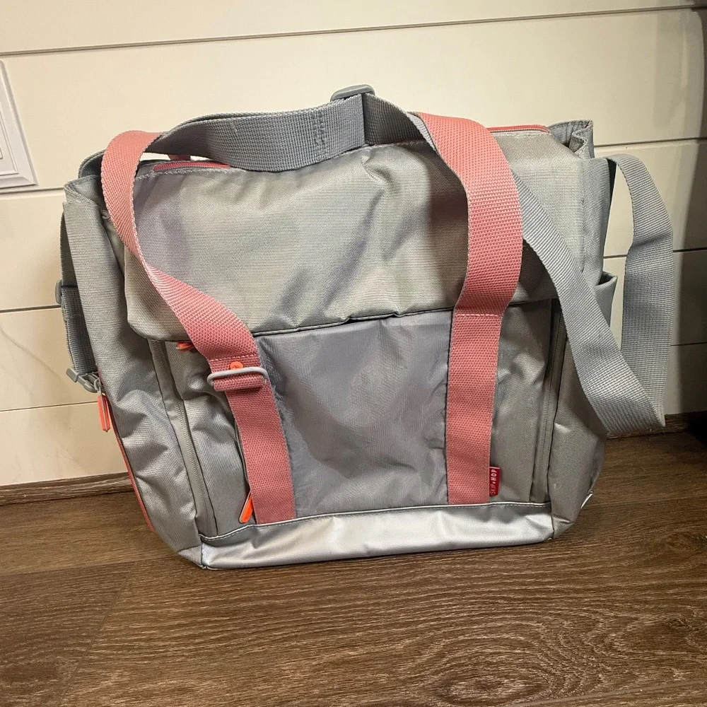 Skip Hop Fit All-Access Diaper Bag, Platinum, Messenger/Tote Bag, Versatile
